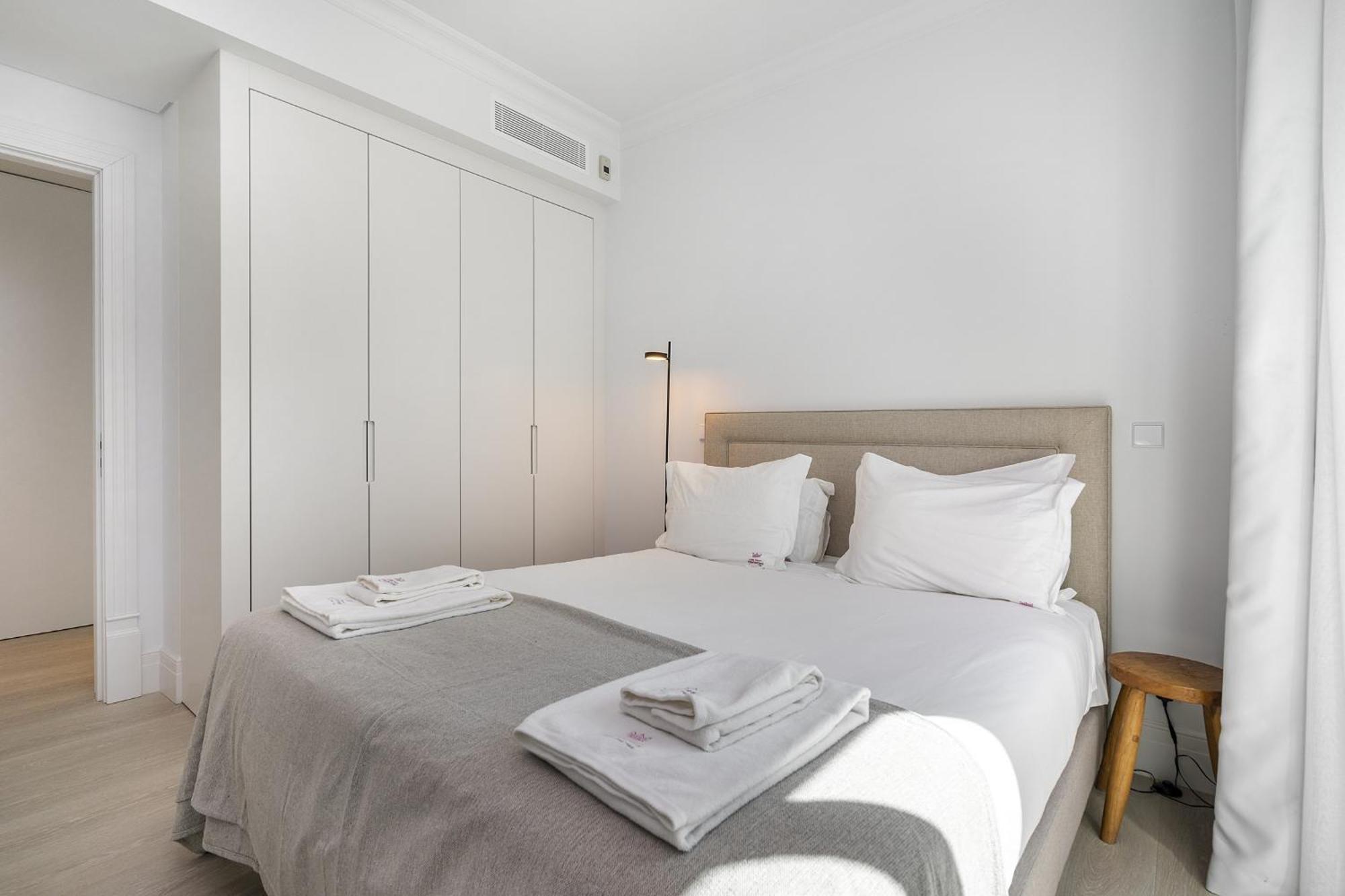 Superior One-Bedroom Apartment