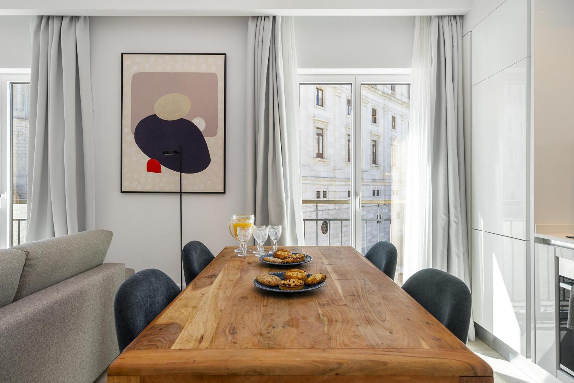 Superior One-Bedroom Apartment