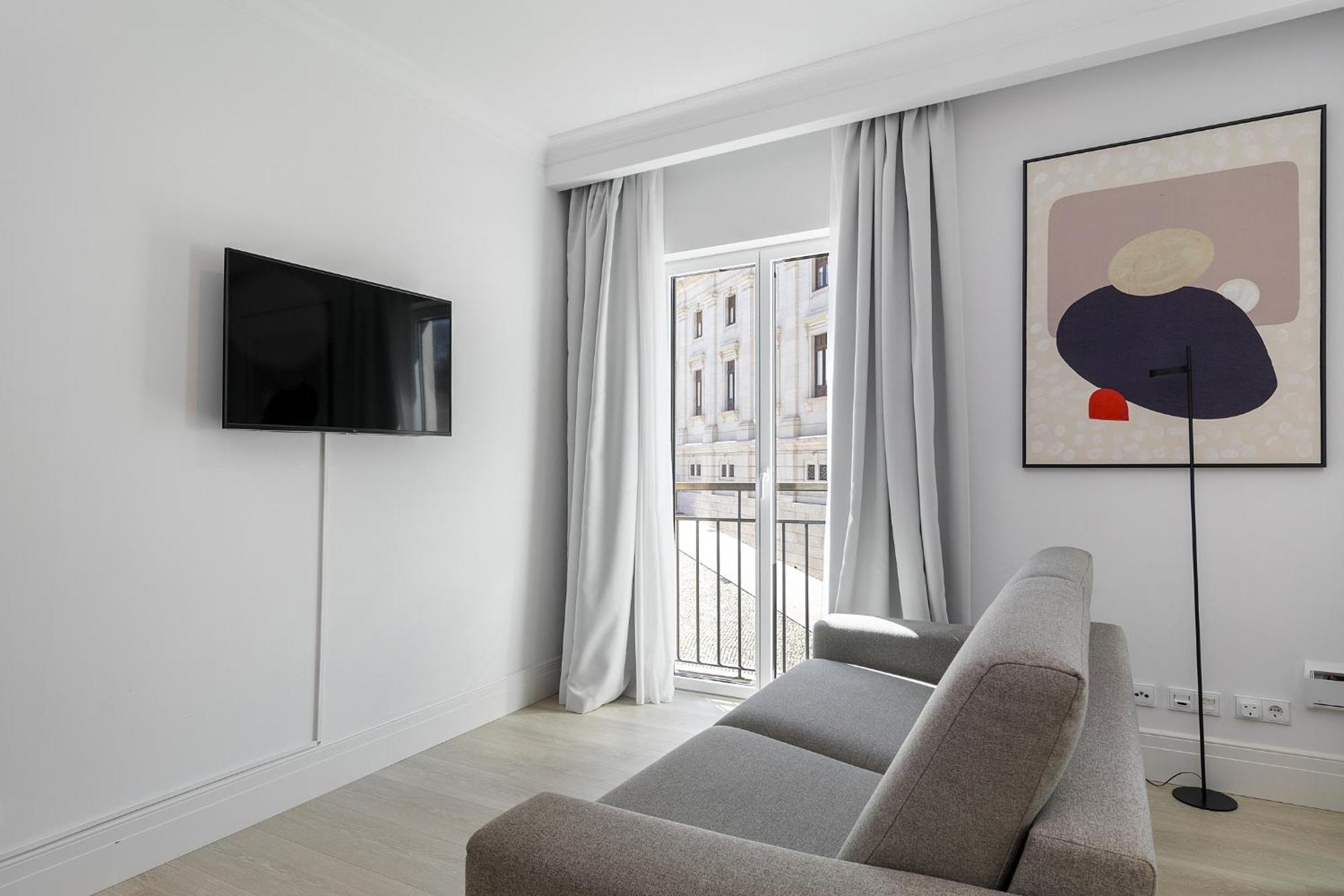 Superior One-Bedroom Apartment