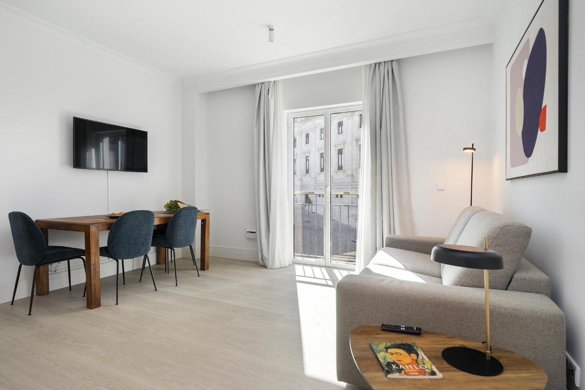 Superior One-Bedroom Apartment